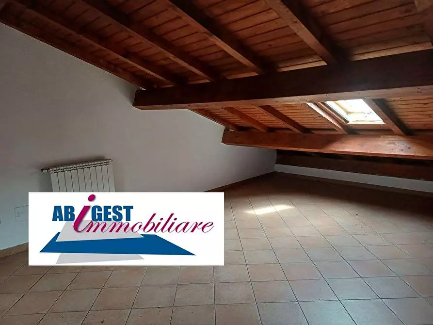 Immagine 4 di Stabile in vendita  in Via Umberto I 9 a Torrice