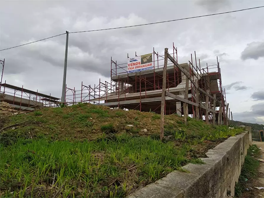 Immagine 2 di Villa in vendita  a Torrice