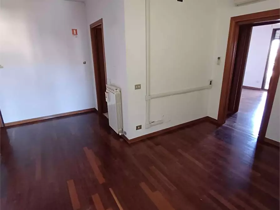 Immagine 4 di Ufficio in affitto  a Frosinone