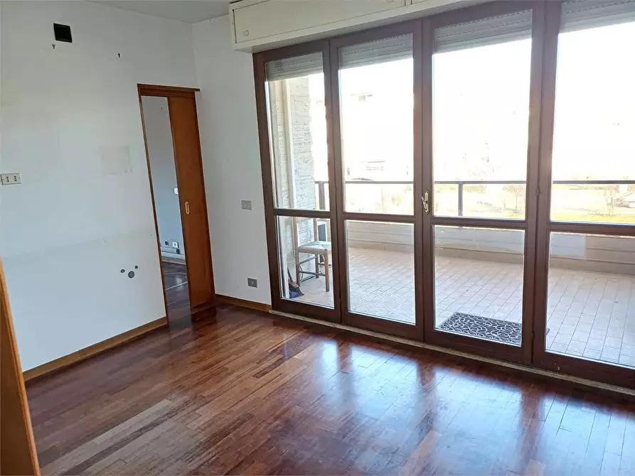 Immagine 10 di Ufficio in affitto  a Frosinone