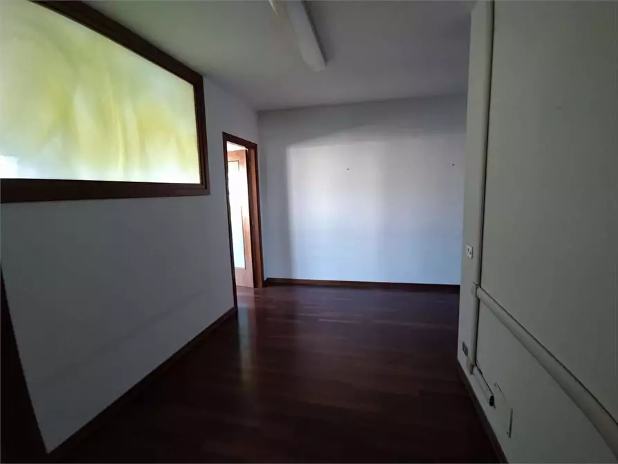 Immagine 11 di Ufficio in affitto  a Frosinone