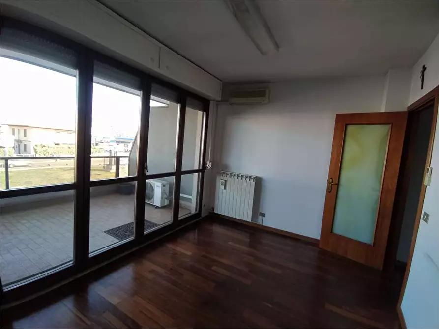 Immagine 12 di Ufficio in affitto  a Frosinone