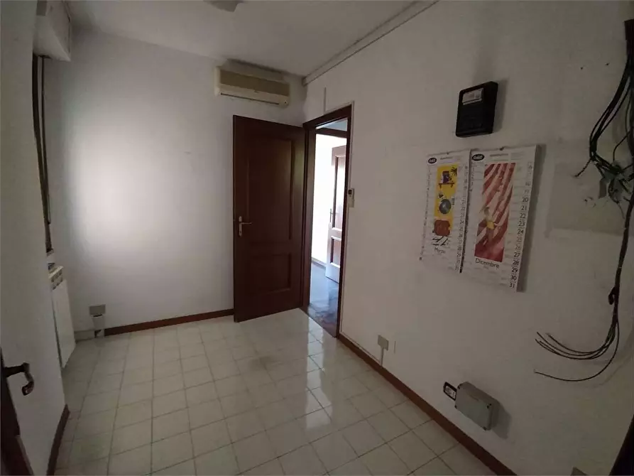 Immagine 13 di Ufficio in affitto  a Frosinone