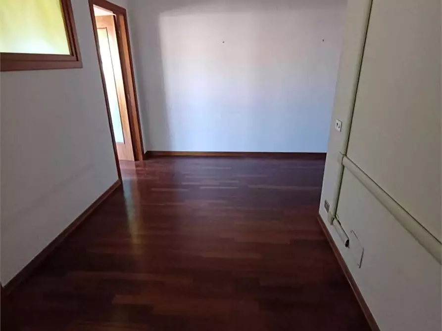 Immagine 14 di Ufficio in affitto  a Frosinone