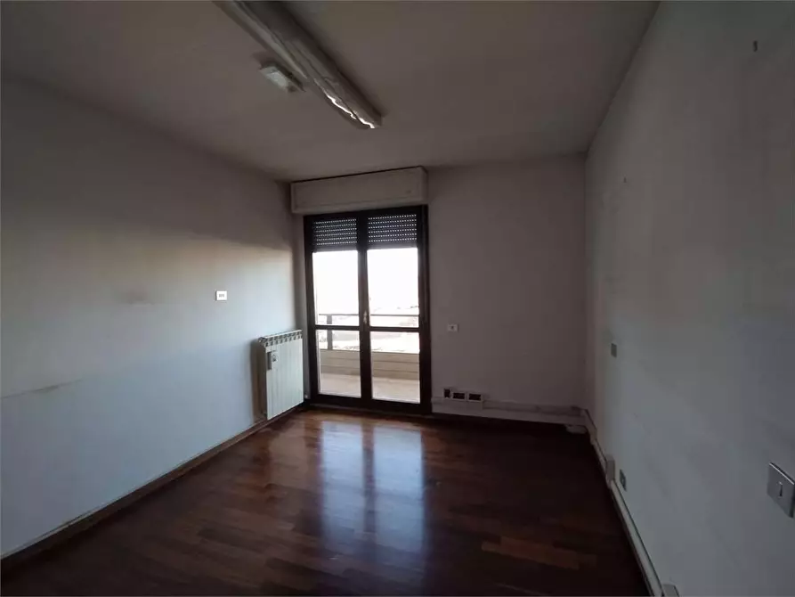 Immagine 16 di Ufficio in affitto  a Frosinone