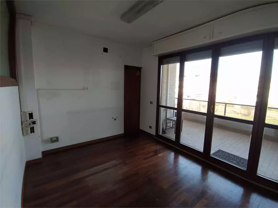 Immagine 17 di Ufficio in affitto  a Frosinone