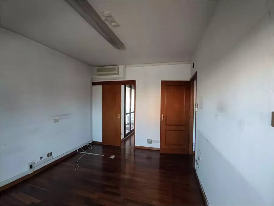 Immagine 25 di Ufficio in affitto  a Frosinone