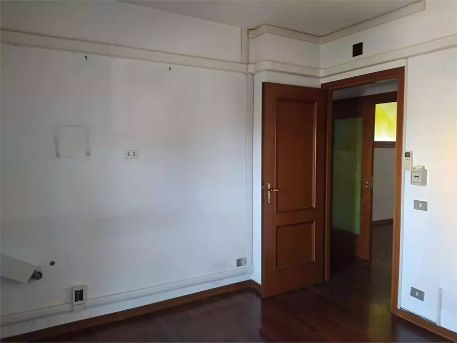 Immagine 28 di Ufficio in affitto  a Frosinone