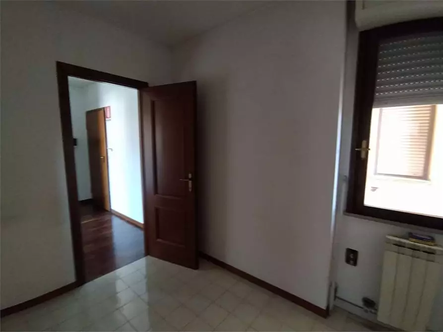 Immagine 31 di Ufficio in affitto  a Frosinone