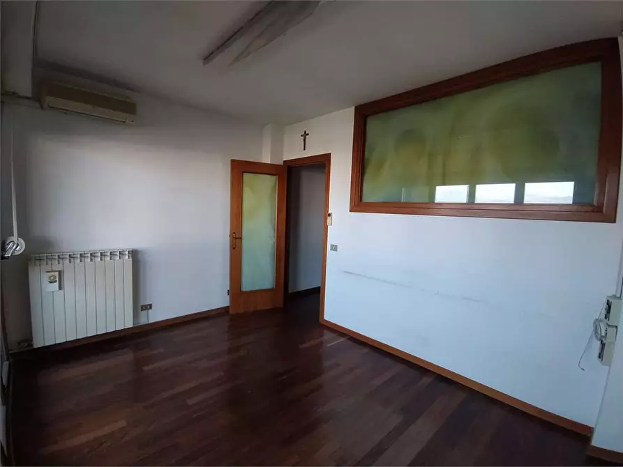 Immagine 32 di Ufficio in affitto  a Frosinone