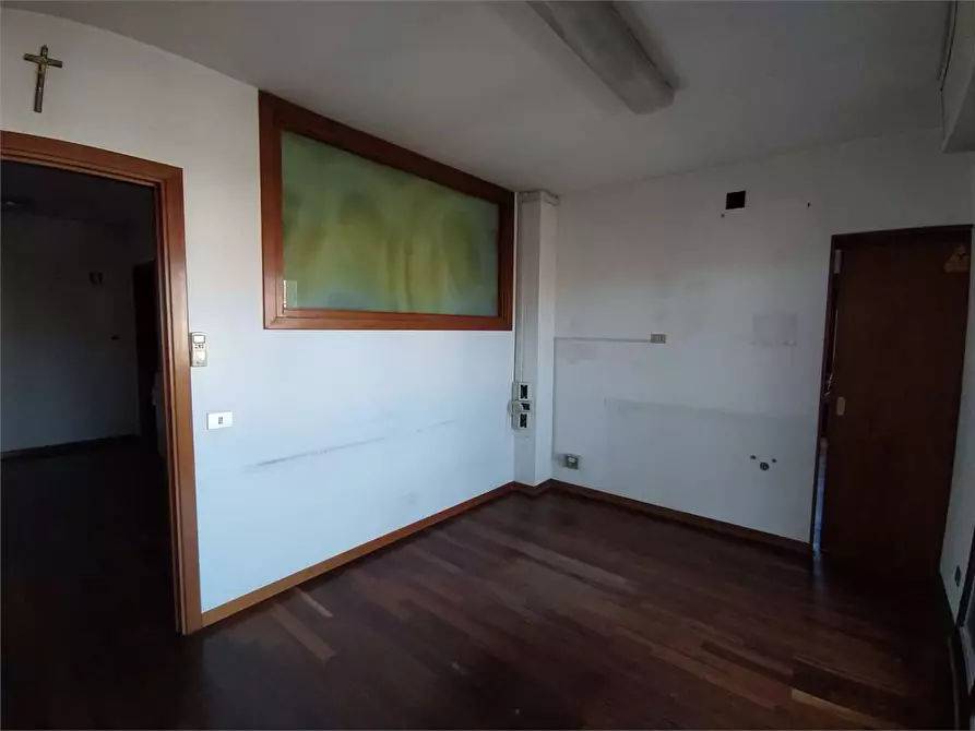 Immagine 34 di Ufficio in affitto  a Frosinone