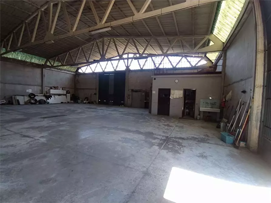 Immagine 11 di Capannone industriale in affitto  a Frosinone