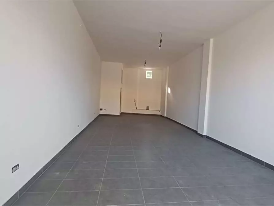 Immagine 4 di Negozio in affitto  a Frosinone