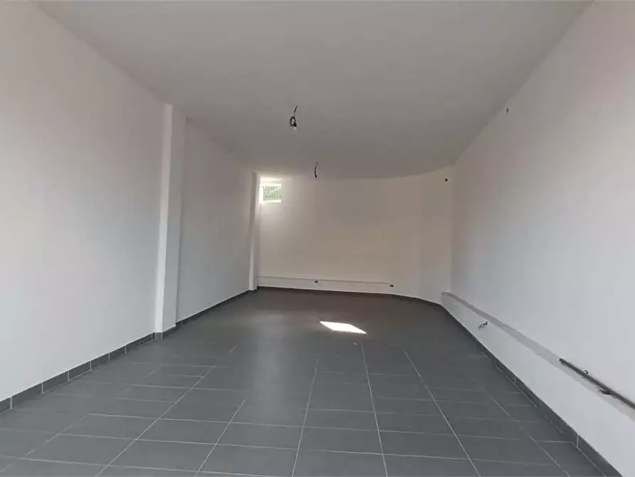 Immagine 1 di Negozio in affitto  a Frosinone