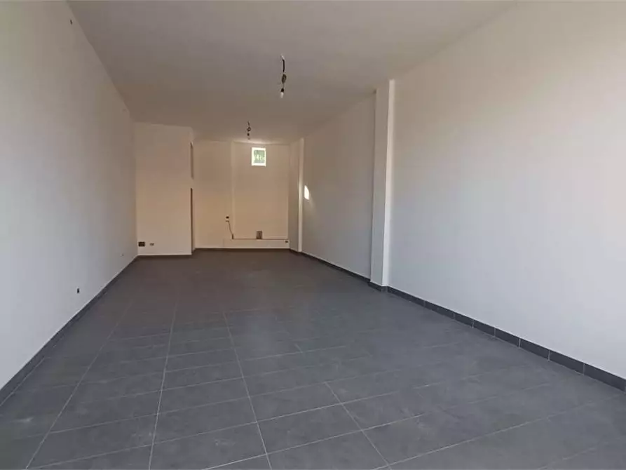 Immagine 2 di Negozio in affitto  a Frosinone