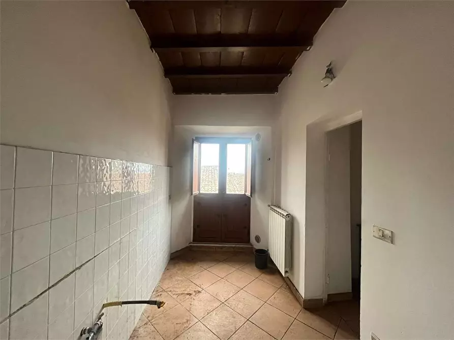 Immagine 11 di Stabile in vendita  in Via Umberto I 9 a Torrice