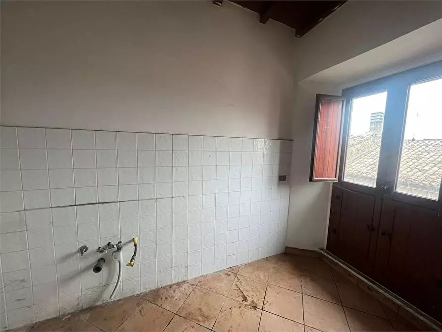 Immagine 12 di Stabile in vendita  in Via Umberto I 9 a Torrice