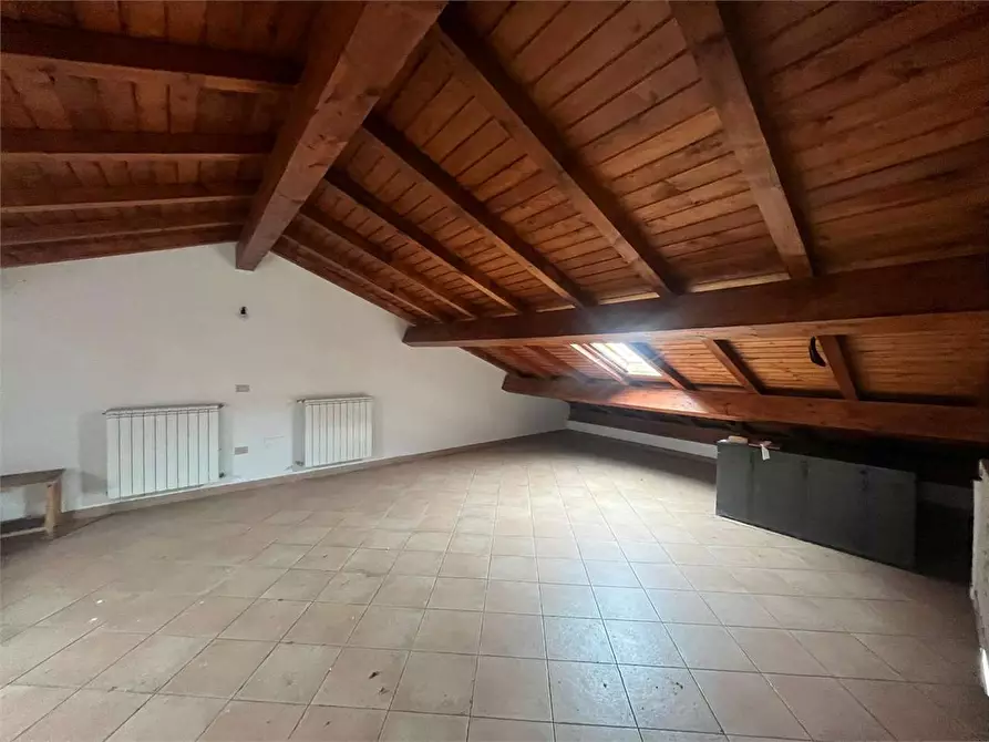 Immagine 15 di Stabile in vendita  in Via Umberto I 9 a Torrice