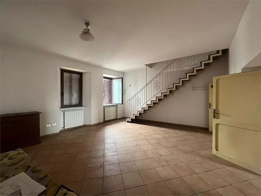 Immagine 37 di Stabile in vendita  in Via Umberto I 9 a Torrice