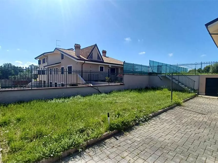 Immagine 2 di Casa bifamiliare in vendita  a Alatri