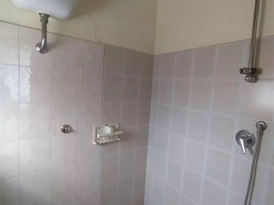 Immagine 33 di Negozio in vendita  a Frosinone