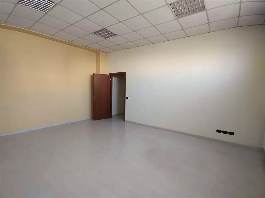 Immagine 3 di Negozio in vendita  a Frosinone