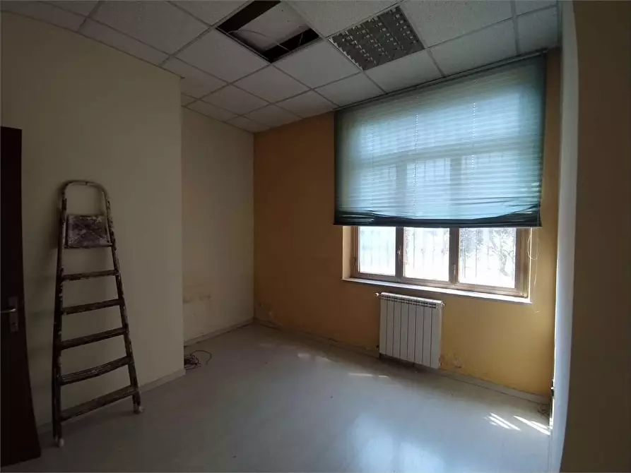 Immagine 25 di Negozio in vendita  a Frosinone