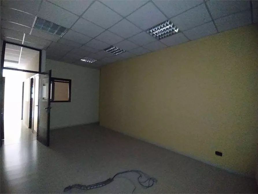 Immagine 27 di Negozio in vendita  a Frosinone