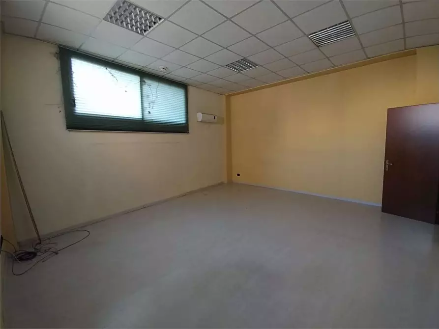 Immagine 23 di Negozio in vendita  a Frosinone
