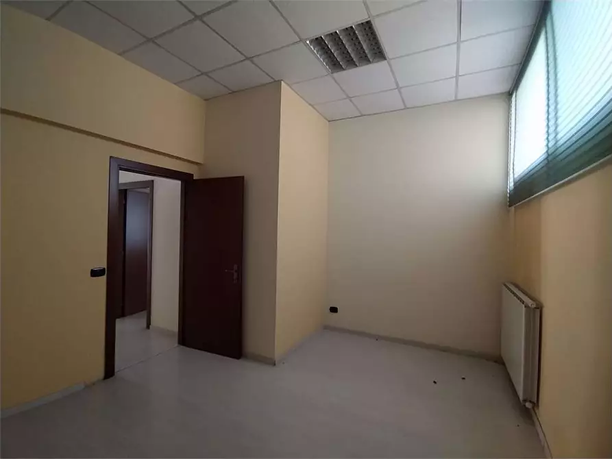 Immagine 16 di Negozio in vendita  a Frosinone