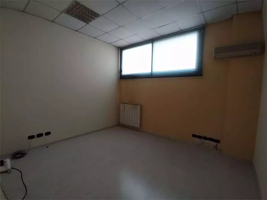 Immagine 24 di Negozio in vendita  a Frosinone