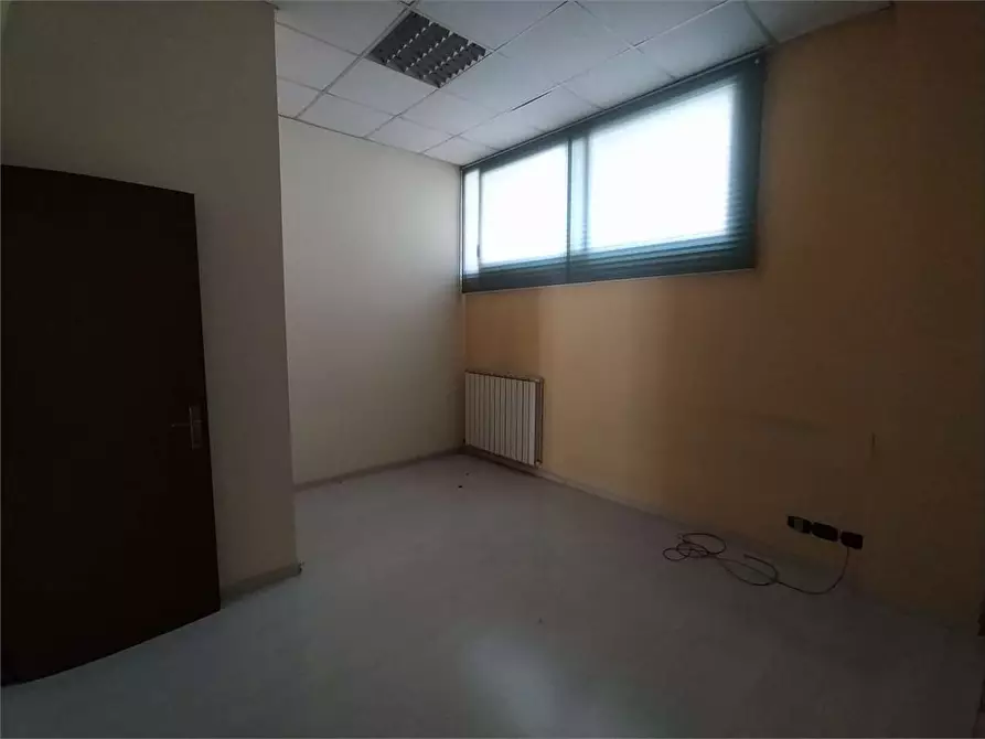 Immagine 20 di Negozio in vendita  a Frosinone