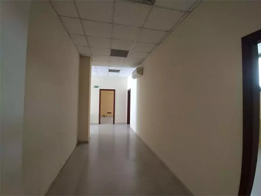 Immagine 15 di Negozio in vendita  a Frosinone