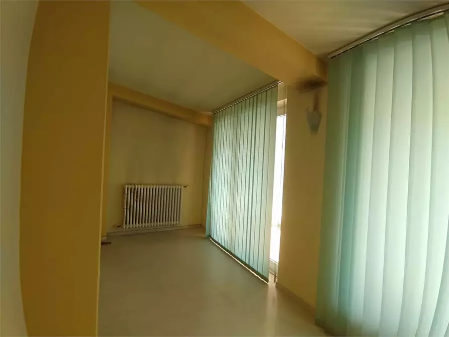 Immagine 8 di Negozio in vendita  a Frosinone