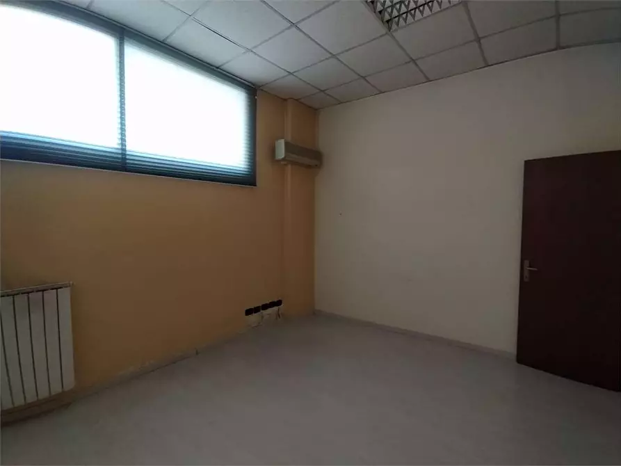 Immagine 11 di Negozio in vendita  a Frosinone
