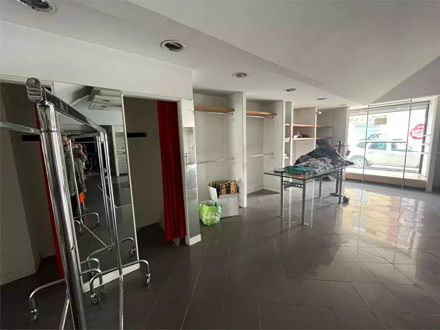 Immagine 5 di Negozio in affitto  a Frosinone