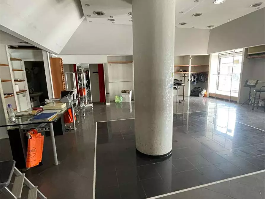 Immagine 6 di Negozio in affitto  a Frosinone