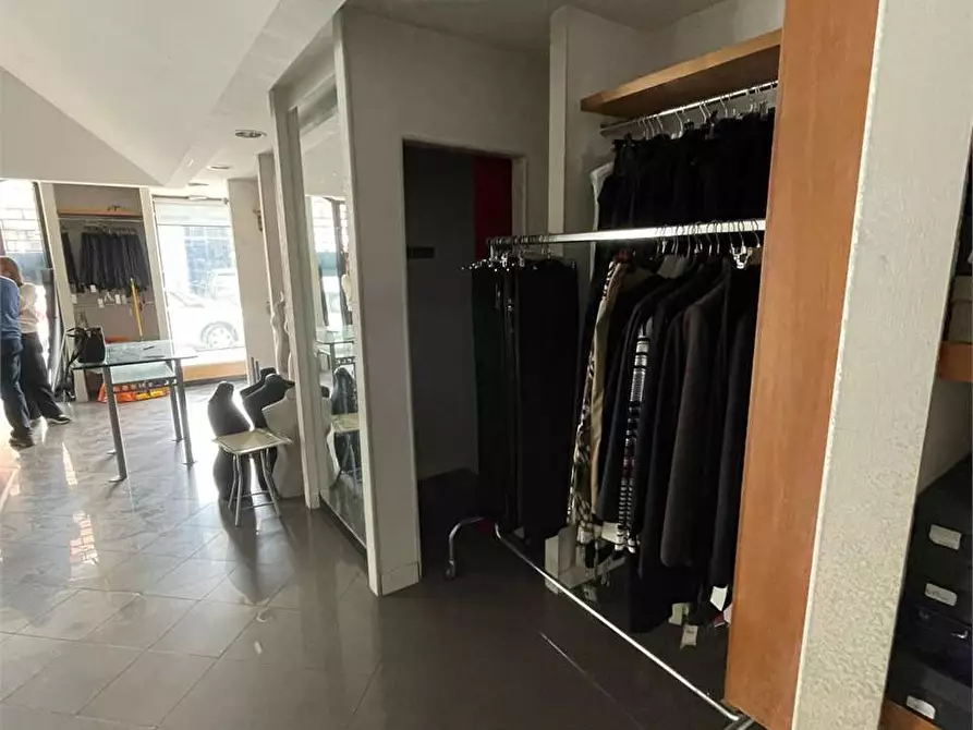 Immagine 8 di Negozio in affitto  a Frosinone