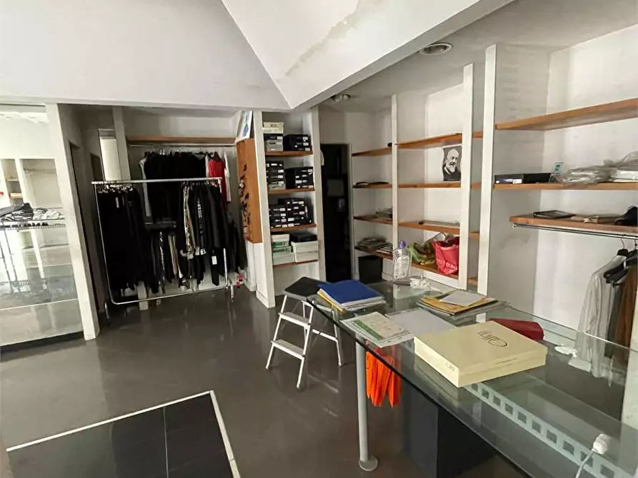 Immagine 9 di Negozio in affitto  a Frosinone