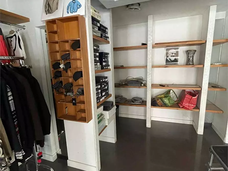 Immagine 10 di Negozio in affitto  a Frosinone