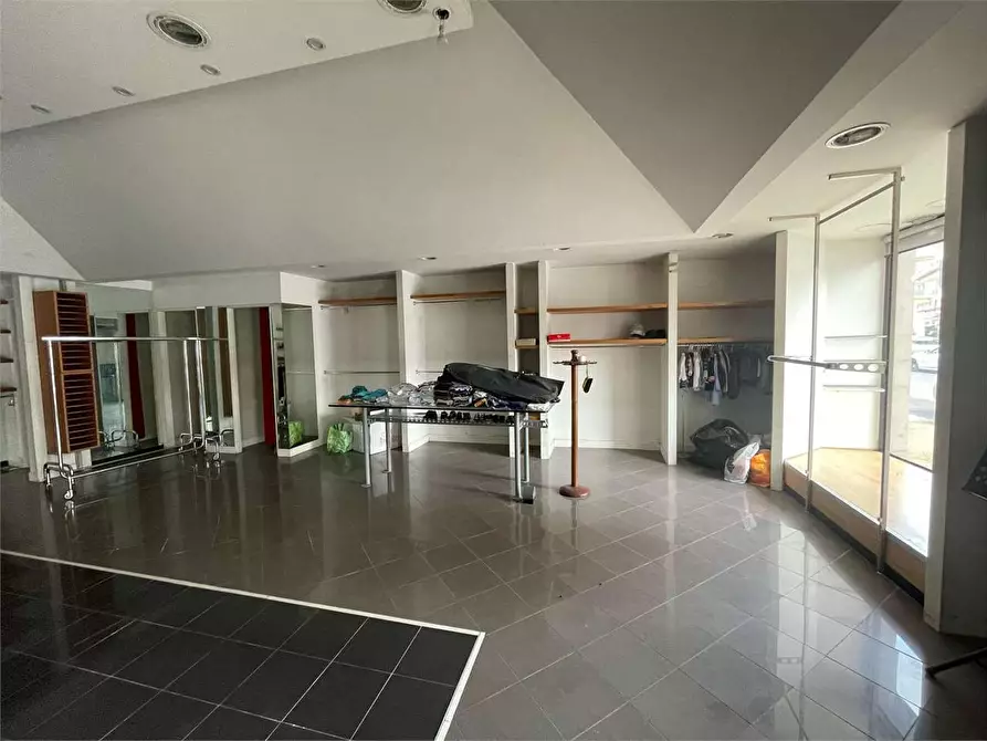 Immagine 17 di Negozio in affitto  a Frosinone