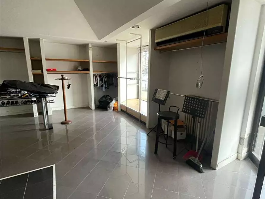 Immagine 18 di Negozio in affitto  a Frosinone