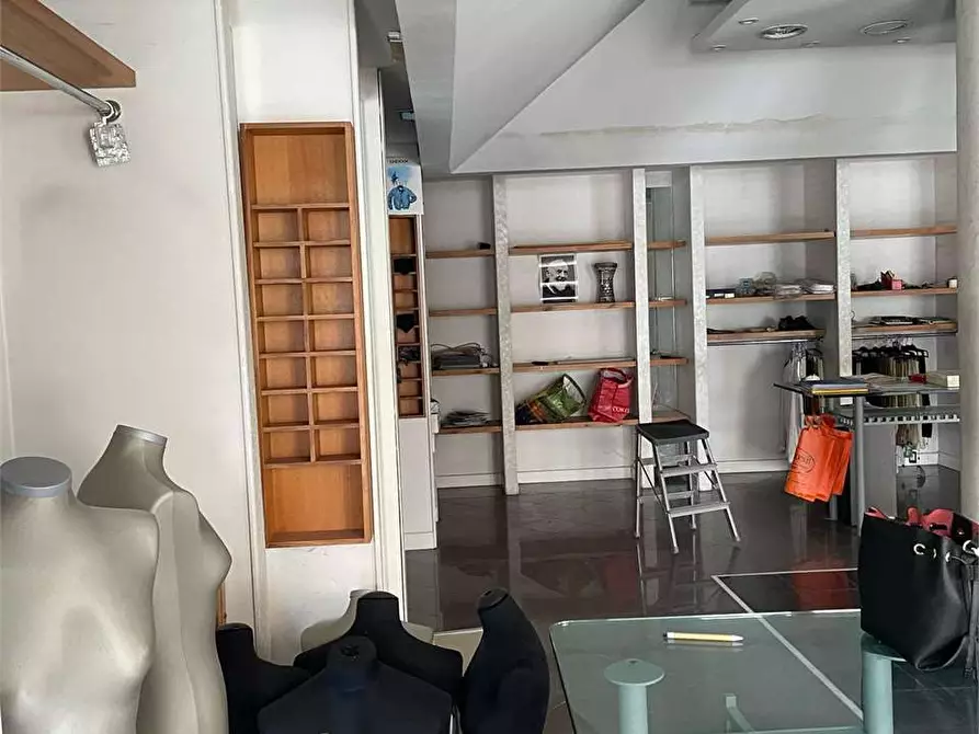 Immagine 21 di Negozio in affitto  a Frosinone