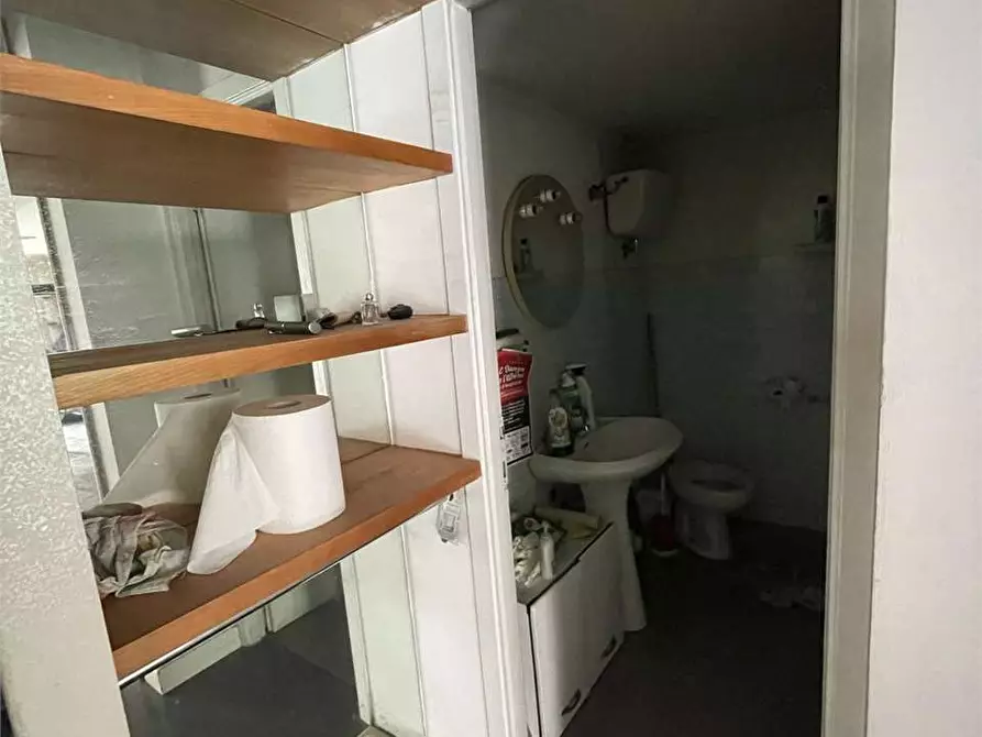 Immagine 22 di Negozio in affitto  a Frosinone