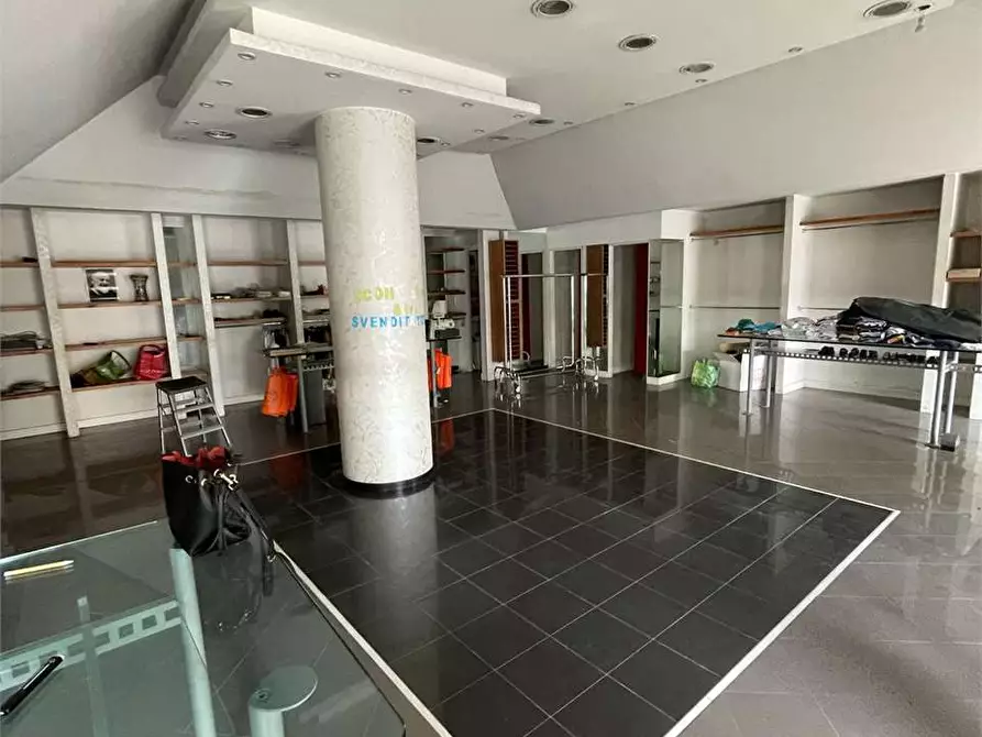 Immagine 23 di Negozio in affitto  a Frosinone