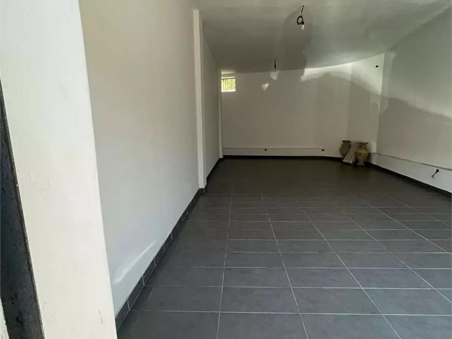 Immagine 9 di Negozio in affitto  a Frosinone