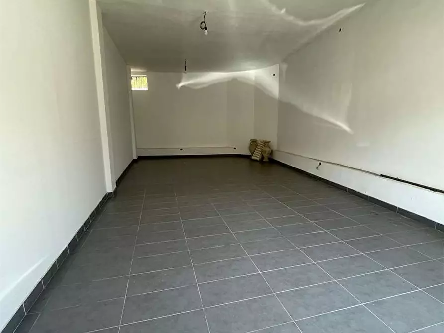 Immagine 10 di Negozio in affitto  a Frosinone