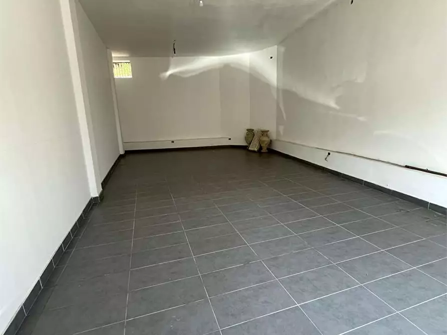 Immagine 14 di Negozio in affitto  a Frosinone