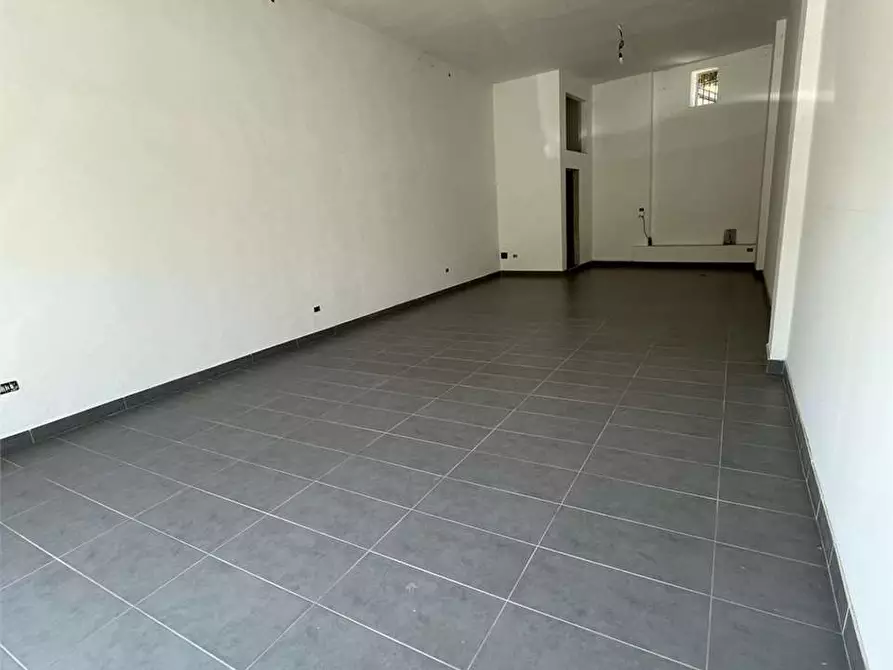 Immagine 18 di Negozio in affitto  a Frosinone