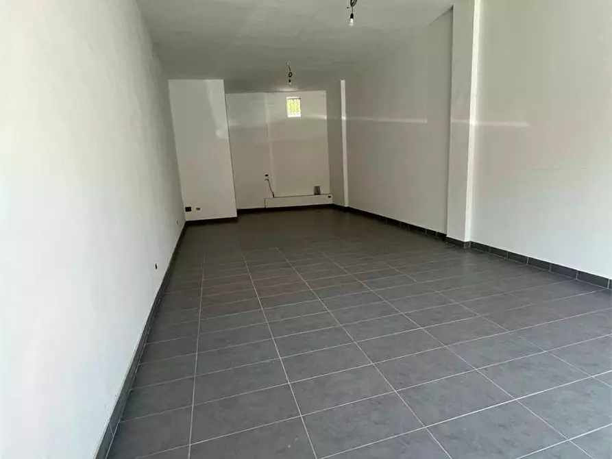 Immagine 19 di Negozio in affitto  a Frosinone